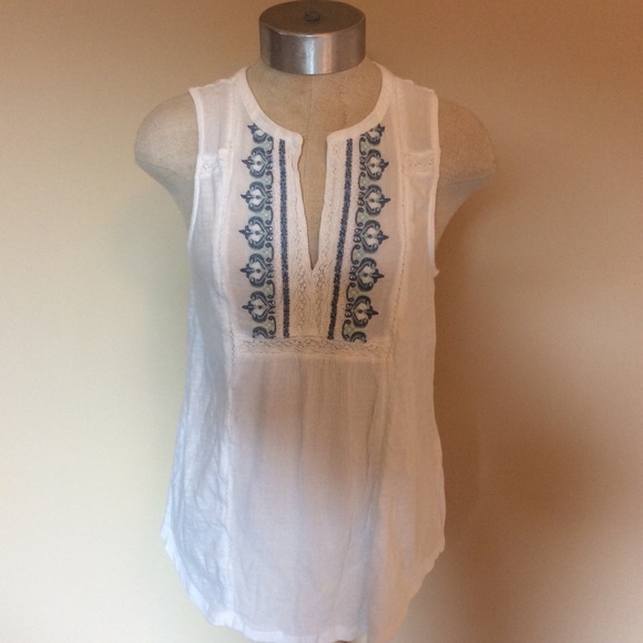 Lucky Brand Tops - Lucky brand embroidered keyhole sleeveless blouse